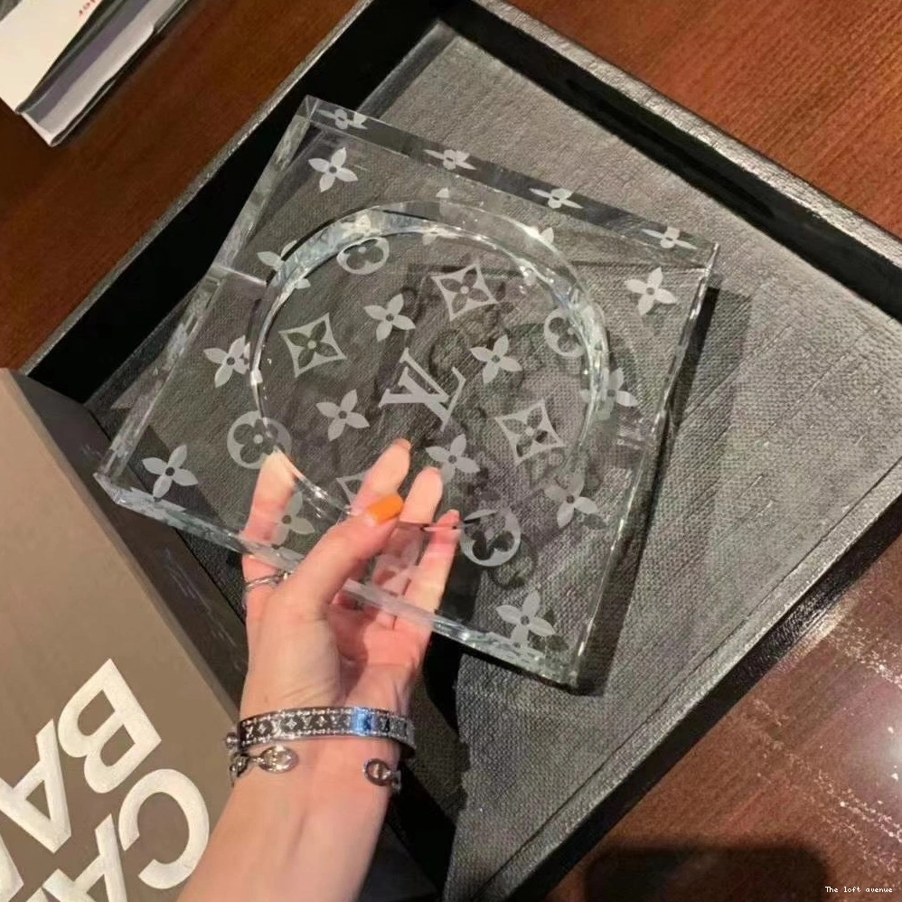 LV CUSTOM ASHTRAY 0808